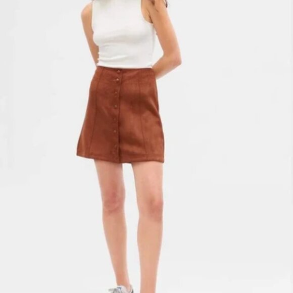 NWOT Gap Faux-Suede Mini Skirt - Brown - Size 4P - Picture 1 of 2